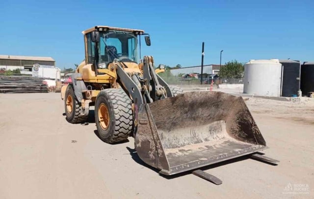 2016-Volvo-L90H-Wheel-Loader-1024x650